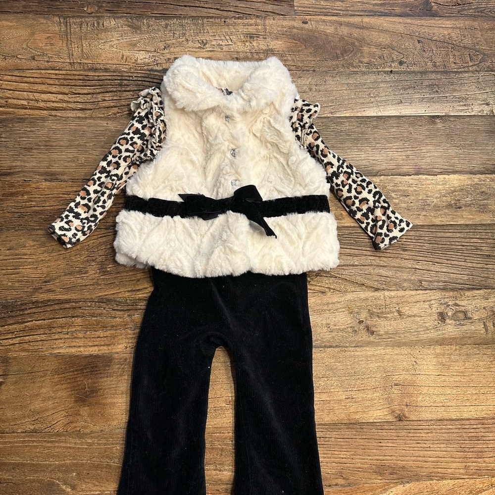 Rachel Zoe Cream Faux Fur Vest Outfit